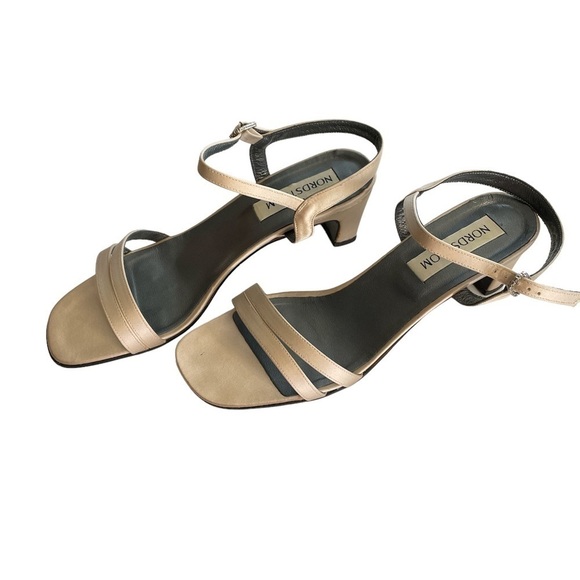 𝅺NORDSTROM Ankle Strap Heels, 9M - Picture 2 of 13